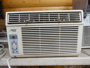 lot 13 image: Arctic King Window Air Conditioner