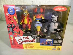 The Simpsons TREEHOUSE OF HORROR Interactive Environment  Figures - SPRINGFIELD CEMETARY - PLAYMATES - IN BOX - FANTASTIC PIECE - SEE PICTURES