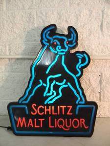 lot 22 image: VINTAGE LARGE Schlitz Malt Liquor Beer - The Bull Bar Light - NICE - WORKS - GREAT OLD SCHOOL PIECE - SEE PICTURES