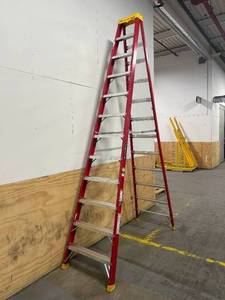 Louisville Ladder 12-Foot Fiberglass Ladder, 300-Pound Capacity, Type 1A, FS1512