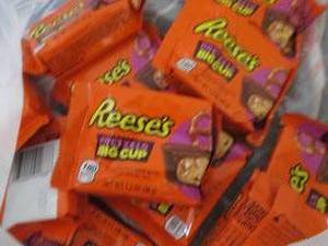 12- 1.3 oz Reeses Pretzel Big Cups...