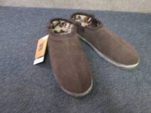 NWT Size 12 Chocolate Mens Slipper...