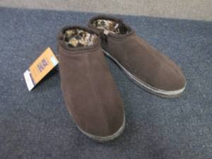 NWT Size 12 Chocolate Mens Slipper...