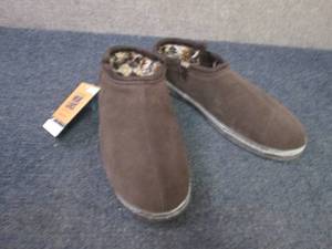 NWT Size 12 Chocolate Mens Slipper...