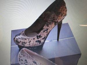 NIB Bonnibel Faux Snakeskin Stilett...