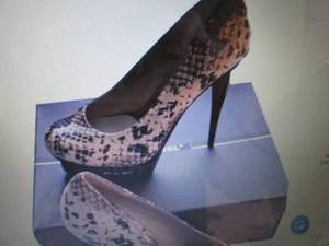 NIB Bonnibel Faux Snakeskin Stilett...
