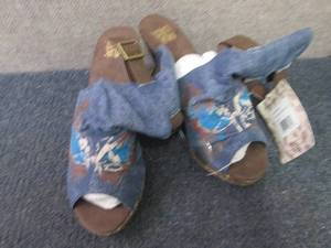 Size 9 Denim MukLuks Wedges...