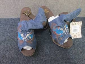 Size 9 Denim MukLuks Wedges...