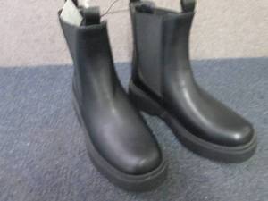 Size 6.5 A New Day Short Boots...
