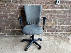 Rolling office chair