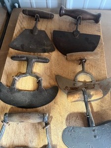 lot 3 image: Board with old Blades & Choppers
