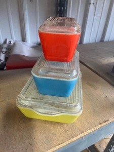 lot 16 image: Set Of 3 Pyrex Bowls