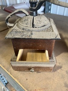 lot 17 image: Coffee Grinder