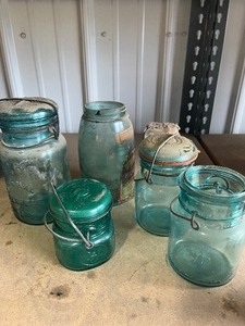 lot 20 image: Blue Jars  with some lids