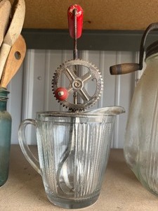 lot 23 image: Unique Hand Mixes and bowl