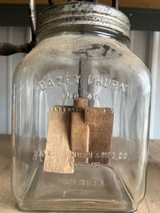 lot 27 image: #40 Dazey Butter Churn