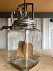 lot 28 image: Dazey #40 Butter Churn