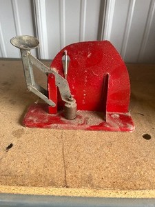lot 35 image: Metal vintage egg scale