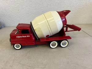 lot 1 image: 1950s Structo Ready Mix Concrete Truck