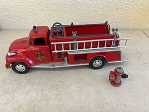 lot 5 image: Tonka Fire Truck