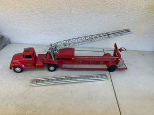 lot 9 image: 1958 Tonka TFD Hydraulic No 5 Fire Engine Fire Truck