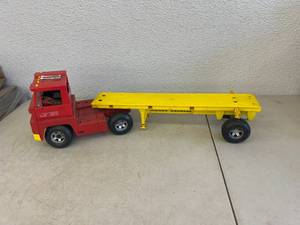 lot 13 image: Johnny Express Semi Truck with Flatbed