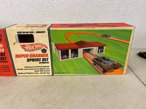 lot 20 image: Hot Wheels Super-Charger Sprint Set by Mattel