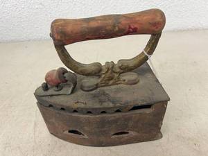 lot 33 image: Antique Cast Iron Charcoal Iron