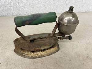 lot 38 image: Vintage Iron