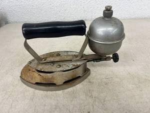 lot 46 image: Good Value Iron Model 8A