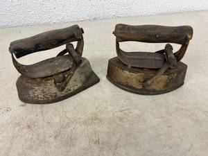 lot 49 image: Pair of Sad Irons