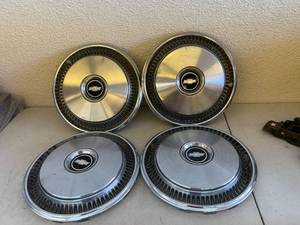 lot 63 image: Chevrolet Hub Caps