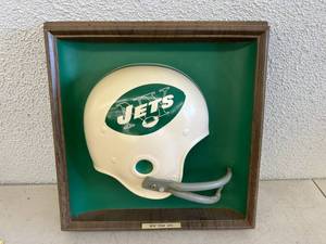 lot 73 image: NY Jets Pro-Football Decorator Plaque