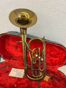 lot 100 image: Baritone in Case