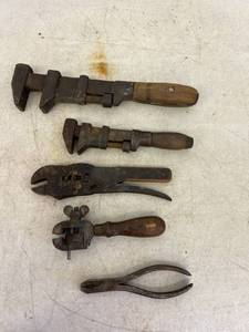 lot 102 image: Vintage Tools