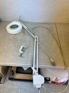 lot 103 image: Portable Swing Arm Magnifying Lamp