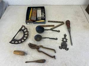 lot 110 image: Mixed Vintage Lot