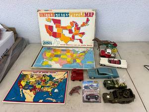 lot 123 image: Puzzles & Toys