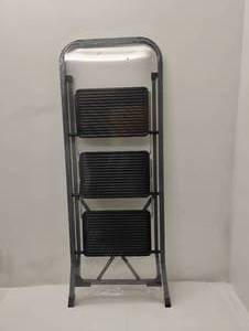 lot 42 image: NEW ZENY FOLDING 3 STEP STOOL