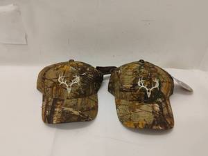 lot 82 image: 2 NEW REALTREE CAMO HAT WHITE