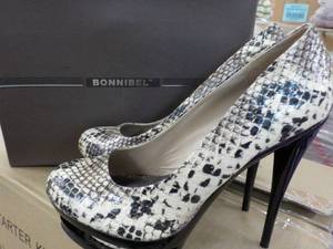 Bonnibel size 9 Reggie Heels...