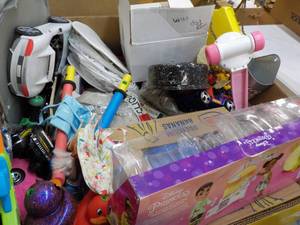Pallet Lot of Overstocks, Unclaimed Returns, and Food