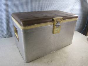 lot 4 image: (A-3T) Vintage Metal Cooler - 22 x 13 x 13 14 H