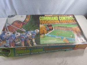 lot 9 image: (EW5) Vintage Coleco Command Control Touchdown Football Electric Action with Magnetic Controls