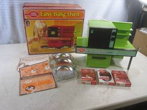 lot 13 image: (D-2) Vintage Easy-Bake Oven with Accessories and Original Box