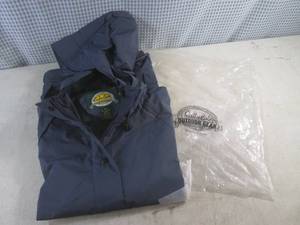 lot 23 image: (EW6) Cabelas For Women Rain Coat with Hood LargeReg - New