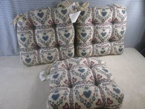 lot 25 image: (EW6) 3 Seat Cushions...