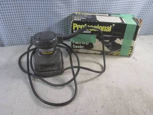 lot 34 image: (EC1) Black & Decker Professional Palm-Grip Sander with Box