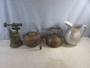 lot 37 image: (F-1) Assorted Vintage Items...