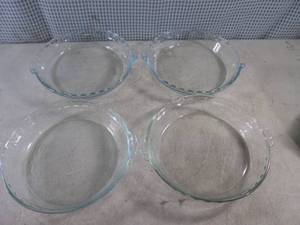lot 149 image: (BS) 4 Glass Pyrex 9.5 Pie Dishes...